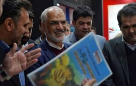 استاندار خوزستان از غرفه شرکت فولاد اکسین بازدید بعمل آورد