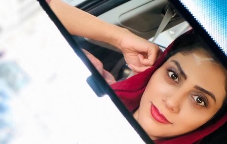 سلفی ماشینی مونا فرجاد + عکس