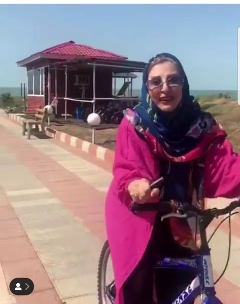 دوچرخه سواری مرجانه گلچین در بهشهر + عکس