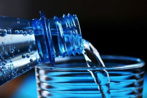 ماجرای آب معدنی‌های آلوده ایرانی چیست؟