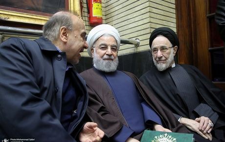 تصویر حسن روحانی در مسجد نور تهران، مجلس ترحیم مادر محمد شریعتمداری، بعد از شایعه بازداشت