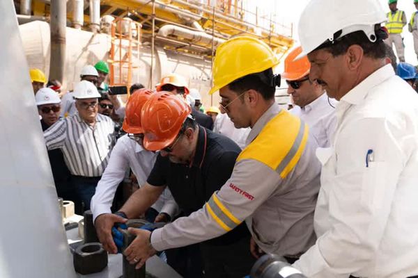 آغاز عملیات نصب و راه‌اندازی رآکتور اوره شرکت پتروشیمی هنگام با حضور شریعتمداری