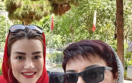 سلفی آناهیتا همتی و خانم خواننده + عکس