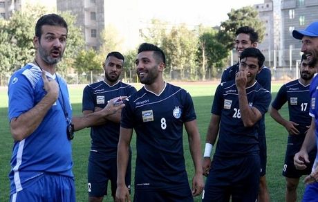 برنامه ویژه استراماچونی برای دربی