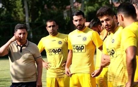 حداقل به خاطر تیم‌ملی به قلعه‌نویی فحش ندهید