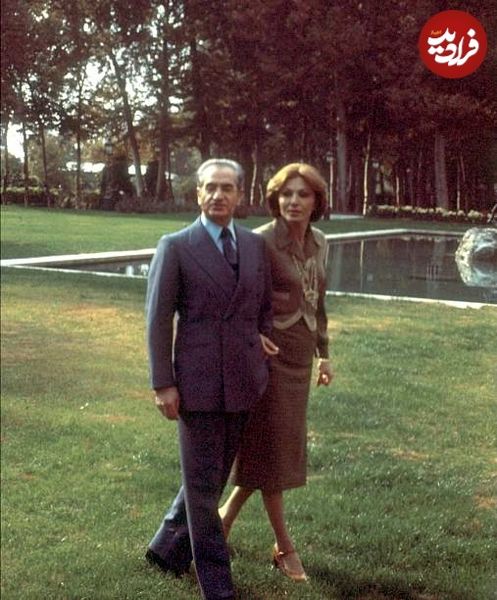 محمدرضا پهلوی و فرح در حال قدم زدن در آمریکا