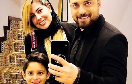 بابک جهانبخش در کنار خانوادش + عکس