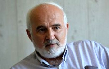 توکلی: روحانی برخی از اعضای کابینه را تغییر دهد/ اشتباهاتی که دولت در داخل مرتکب می‌شود وضع را خراب می‌کند