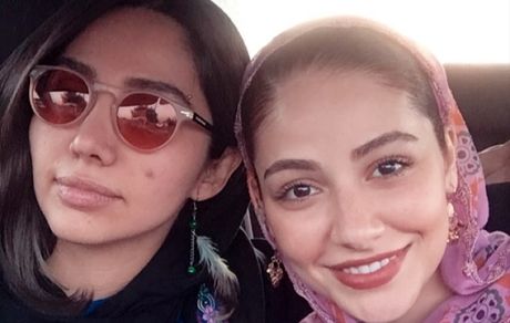 سلفی بازیگر معروف در ماشینش + عکس