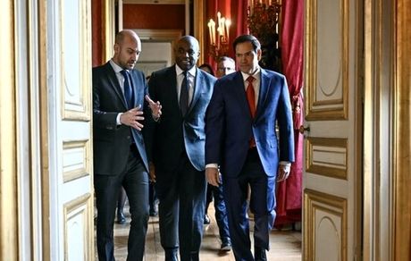 گفت و گو با ایران متوقف نمی شود