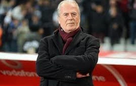 دنیزلی تنهای تنها در نیمکت تراکتور