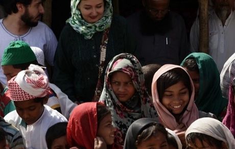 کتایون ریاحی در میان کودکان میانماری + عکس
