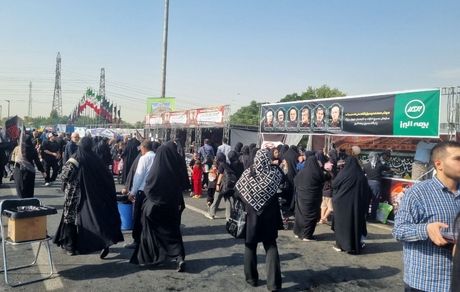 برپایی موکب خدمت رسانی بیمه البرز در مسیر راهپیمایی جاماندگان اربعین حسینی