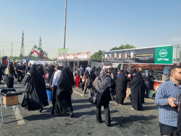 برپایی موکب خدمت رسانی بیمه البرز در مسیر راهپیمایی جاماندگان اربعین حسینی