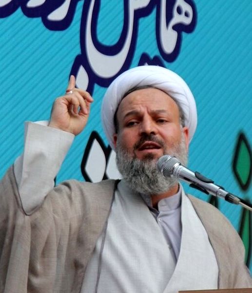 عرق زنان در تابستان بخاطر چادر، در قبر و قیامت به انسان روشنایی میدهد