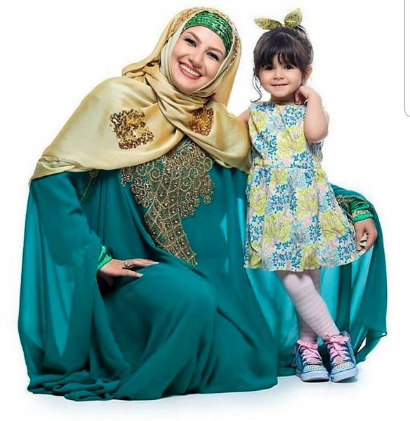 عکس شاد خاله شادونه و دخترش مانلی 