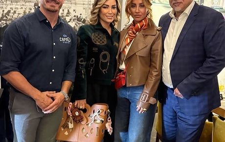 عکسی از علی دایی و وریا غفوری همراه با همسران‌شان در تهران