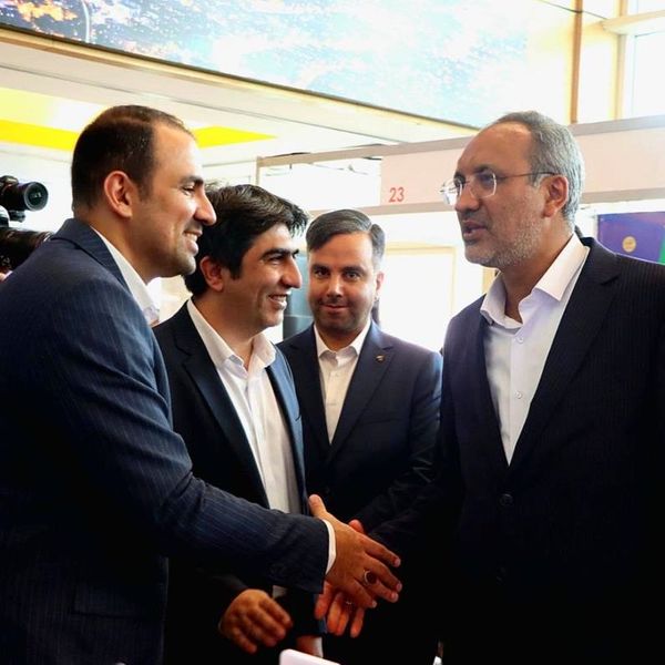 بازدید رئیس‌کل بیمه مرکزی جمهوری اسلامی از غرفه بیمه دی در همایش "بیمه و توسعه"