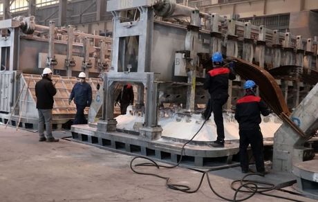 بازگشت ۶ دیگ شمش خارج شده از مدار به روند تولید در شرکت آلومینای ایران