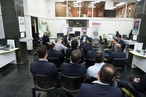 بازدید رئیس کل بیمه مرکزی از شعبه ممتاز بوشهر