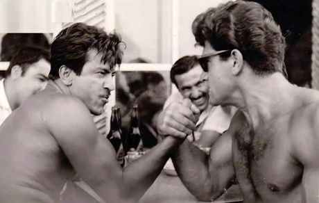 عکسی از ویگن و ایرج قادری درحال مچ‌اندازی