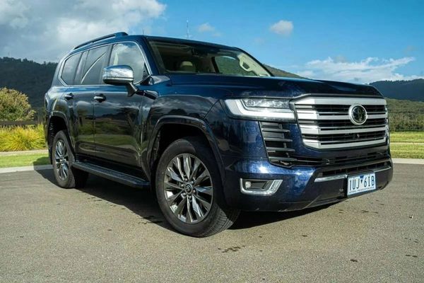 تویوتا لندکروز بعد از ۱۰ سال به ایران برگشت