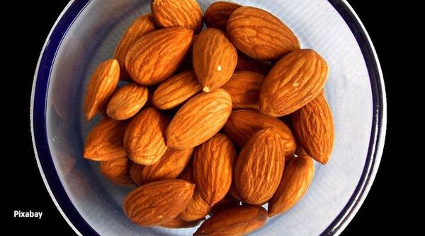 ۳ خوردنی مفید برای شروع روز