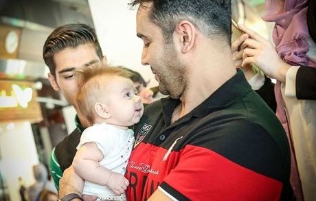 بچه داری پوریا پور سرخ + عکس
