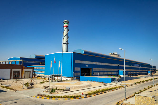 نگاه مسئولانه مدیرعامل شرکت آلومینای ایران در ایام و شرایط خاص کشور با تمرکز بر مجتمع، پایداری تولید و خدمت به جامعه پیرامونی