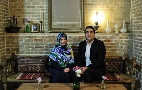 زوج خوش صدای معروف در سرایی سنتی + عکس