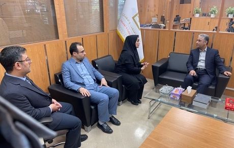 بازدید مدیرعامل بانک صنعت و معدن از شعبه بورس کالای ایران