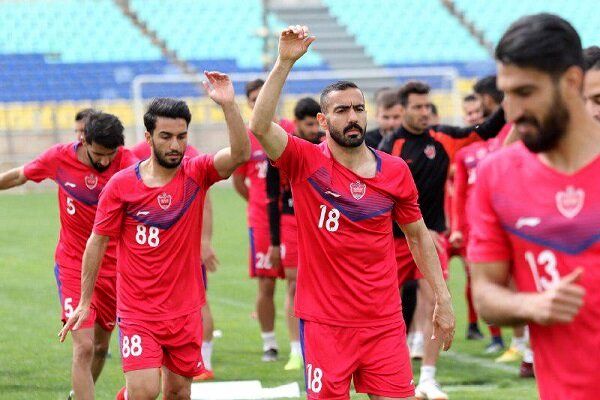 پرسپولیس زیر بارش سنگین برف با ملی پوشان تمرین کرد