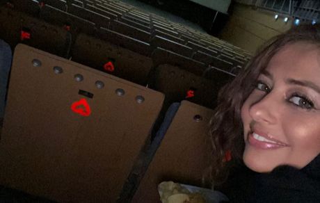 سینما رفتن نیمه شبی خانم بازیگر + عکس