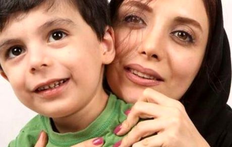 عکس خانم بازیگر با پسرش