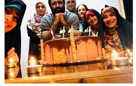 سوپرایز تولدی آقای کارگردان  در محل کارش+ عکس