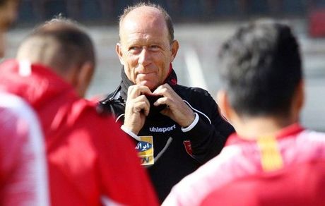 کالدرون نام دو بازیکن تیمش را برای بازی با گل‌گهر خط زد