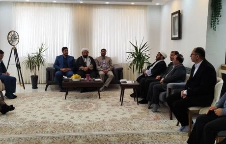 دیدار مدیرعامل شرکت آلومینای ایران و مسئولین شهرستان جاجرم با تعدادی از خانواده های معظم شهدا و ایثارگران