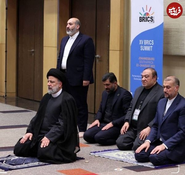 نماز جماعت «سید ابراهیم رئیسی و امیر عبداللهیان» در آفریقا
