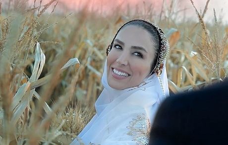 خنده های تازه عروس معروف + عکس