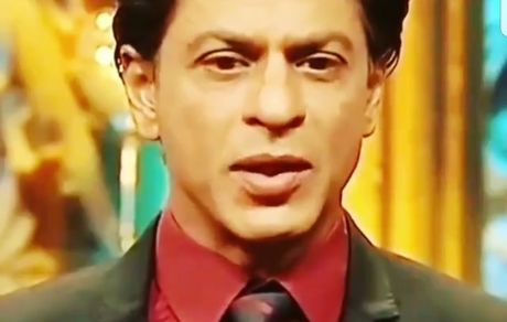 شاهرخ خان هندی قرآن خواند + عکس