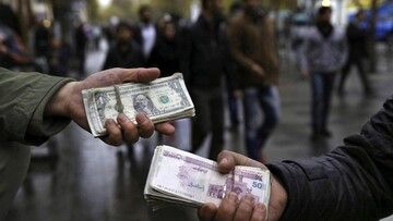 پیشبینی رییس کانون صرافان از قیمت دلار/ دلار چطور 2 کانال عقب رفته؟