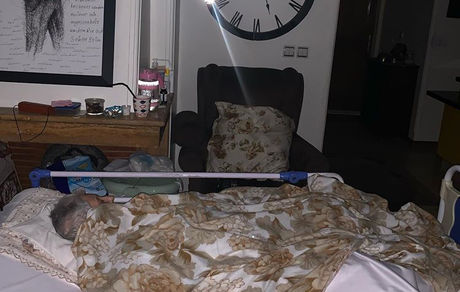 مادر پرستو‌صالحی در بستر بیماری + عکس