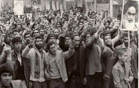 علی امینی از دولتمردان پهلوی: دلیل تظاهرات مردم علیه حکومت شاه و شیوه برخورد با آن