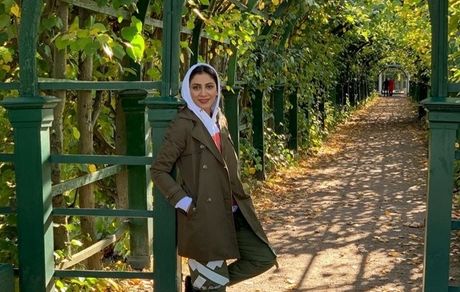 مونا فرجاد در راهروی بهشتی + عکس