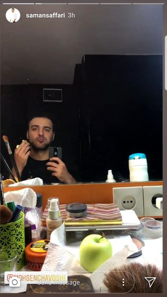 میوه خورون آقای بازیگر در حال آرایش + عکس