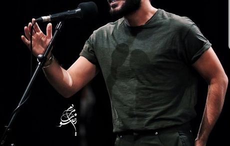 ژست نمکی نوید محمدزاده در اختتامیه جشنواره ۸ میلیمتری + عکس