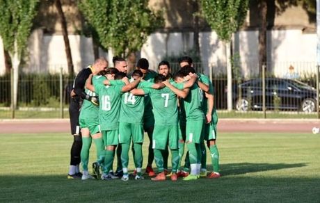 حضور 10 تماشاگر نفت در تبریز