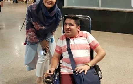 شیلا خداداد در کنار هوادارش + عکس 