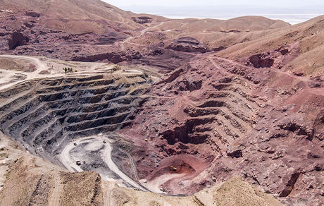 درخشش معادن شرکت آلومینای ایران در نیمه نخست ۱۴۰۴ باعبور از چالش ها