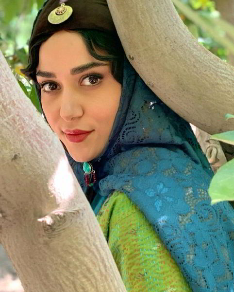 چهره قاجاری پریناز ایزدیار + عکس